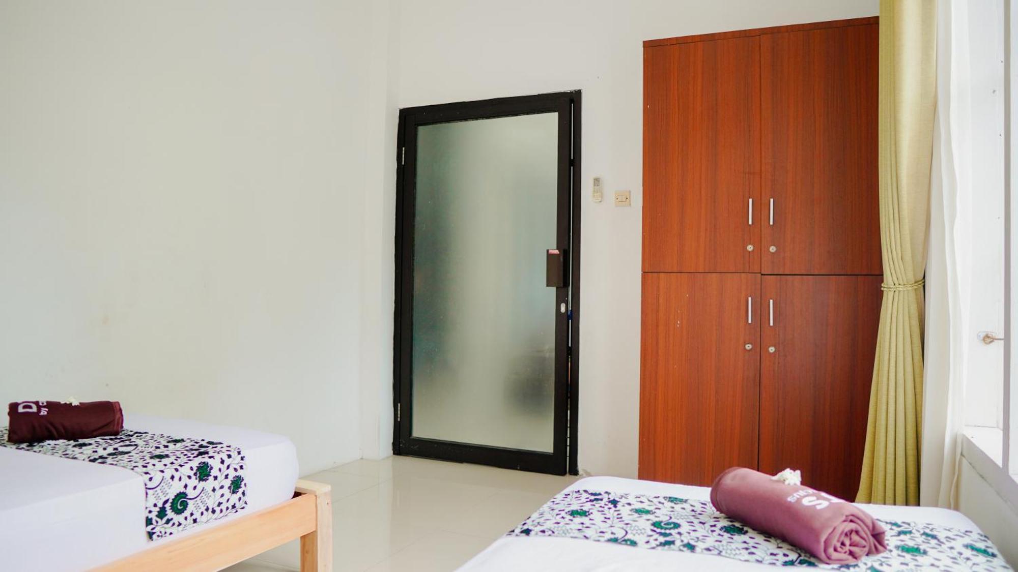 Dormitory Tourism Sritanjung Banyuwangi By Gajahsora Management Екстер'єр фото